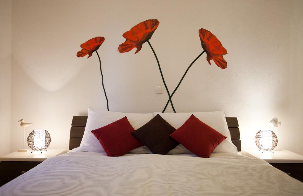 Apartments Mediterranea With Heated Pool Pisak Exterior foto