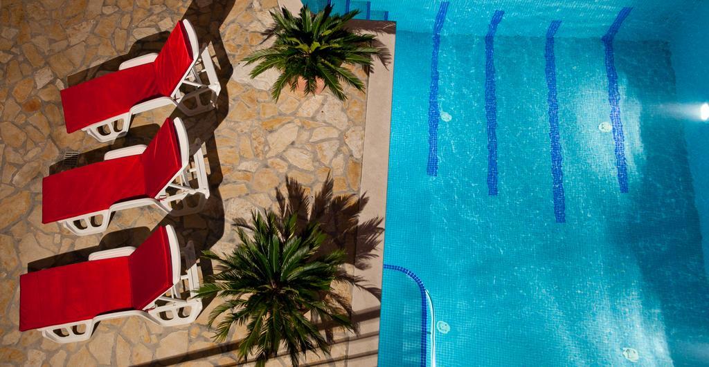 Apartments Mediterranea With Heated Pool Pisak Exterior foto